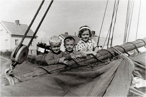 10/16 SVERIGE - dottern Ann-Sofie Johansson, sonen Sven-Erik Johansson, 1954.